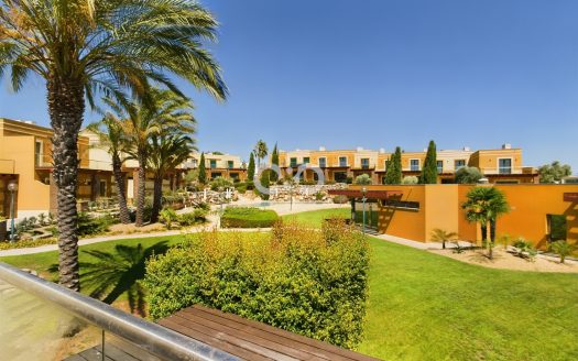 Spacious townhouse set in a gated condominium with pool and gardens-Praia da Luz