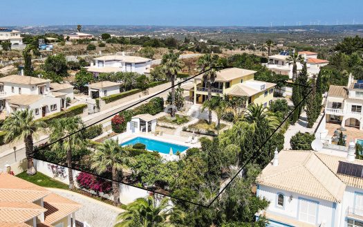 Gut ausgestattete Villa mit Blick auf die Stimmung in Luz.