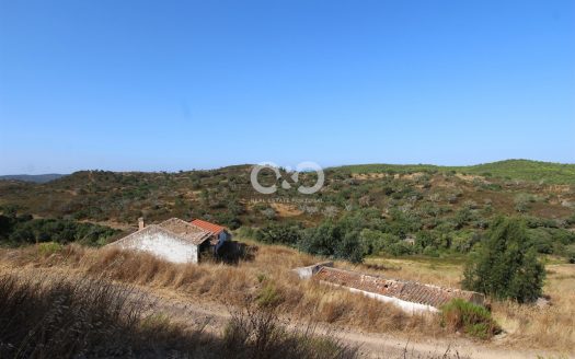 Herdade com 218ha a 11km a norte de Lagos.