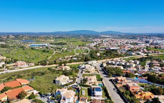 Terrain urbain à Atalaia près du golf de Boavista.