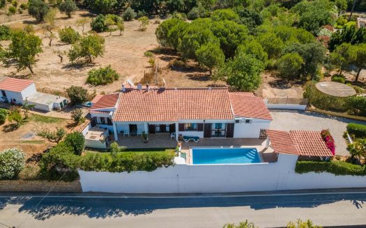 Three bedroomed villa in Almancil