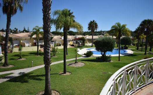 Bright and spacious 3 + 1 bedroom linked villa in  Vilamoura