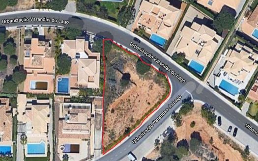 Large Corner Plot in Varandas do Lago