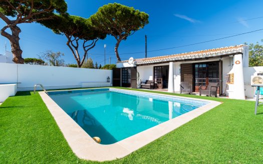 Spacious 3+2 bedroom villa located near to the Vila Sol Resort