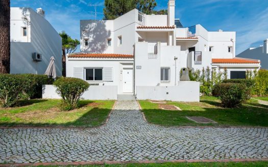 Three bedroomed townhouse in Vale do Lobo