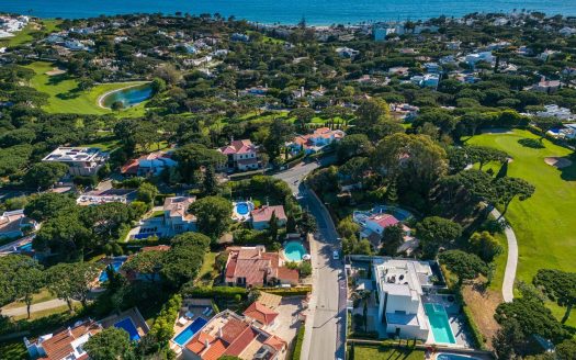 Rare opportunity: Beautiful 6 bedroom villa in the heart of Vale do Lobo.