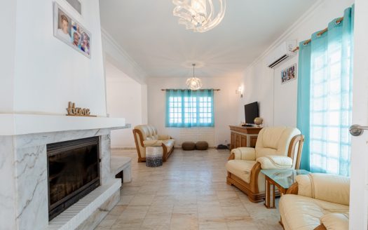 Spacious 3+2 bedroom villa located near to the Vila Sol Resort