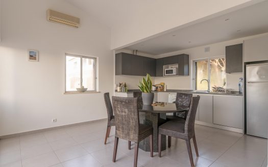 Recently refurbished 3 bedroom apartment in Vale do Lobo