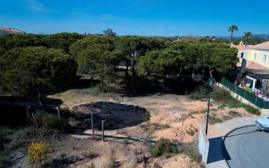 Large Plot for Construction in a Luxury Development in the Algarve