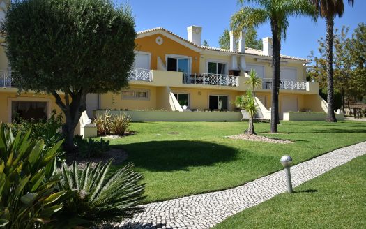 Bright and spacious 3 + 1 bedroom linked villa in  Vilamoura