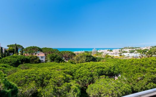 Stunning 2 bedroom apartment in Vale do Lobo with sea views