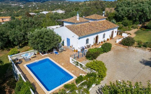 Traditional 4 bedroomed Quinta near Santa Barbara de Nexe