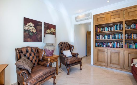 Exquisite 5-Bedroom Villa in Quinta Jacintina: A True Gem Near the Beach