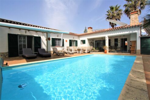 Moradia T4 com piscina, Vale da Telha