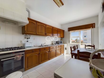 T2 in Torraltinha with 3 balconies and partial sea view