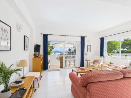 Exclusivo – Virado a sul com vista para o mar, rés-do-chão, apartamento T2 no rés-do-chão com jardim