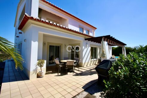 EXCEPTIONAL VILLA IN VALE DA TELHA
