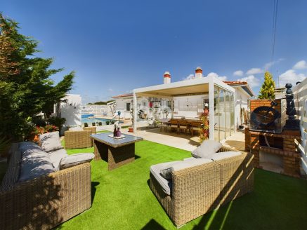 BEAUTIFUL DETACHED VILLA WITH POOL