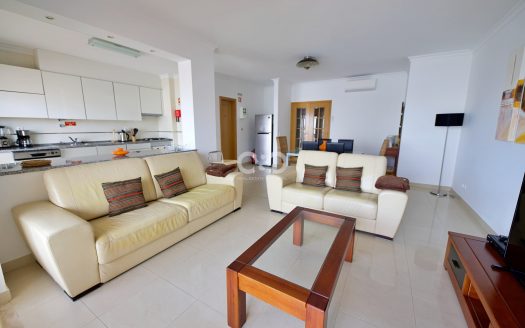 Spectacular 3 bedroom in condominium with pool and parking in the center of Lagos