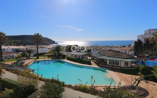 PROPRIÉTÉ DANS LE CENTRE DE PRAIA DA LUZ À OCCUPATION IMMÉDIATE