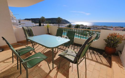 ONROEREND GOED IN HET CENTRUM VAN PRAIA DA LUZ VOOR ONMIDDELLIJKE BEWONING