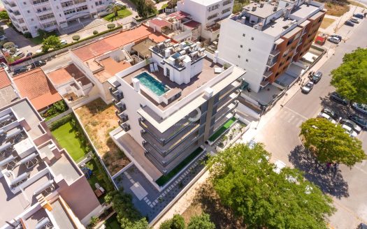 Apartamento de 2 dormitorios en un exclusivo condominio con piscina.