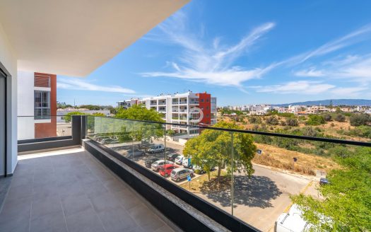 Appartement de 3 chambres dans une copropriété avec piscine.