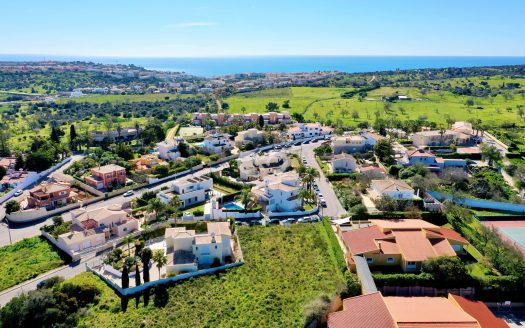 Urban plot of land in Atalaia near the Boavista golf.