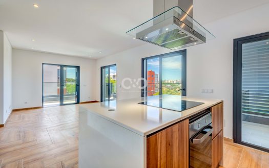 Appartement de 3 chambres dans une copropriété avec piscine.