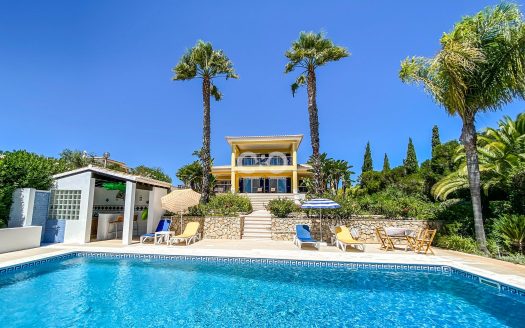 Gut ausgestattete Villa mit Blick auf die Stimmung in Luz.