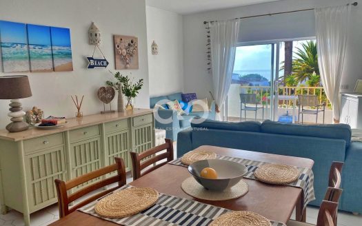 Apartamento T2 com Quintal e Vista Mar na Praia da Luz