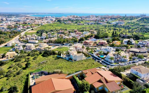 Urban plot of land in Atalaia near the Boavista golf.