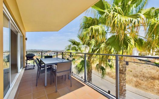 Penthouse de luxe avec terrasse privée sur le toit.