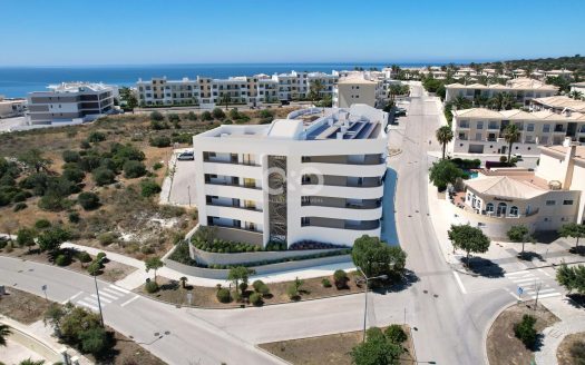 Schitterend appartement met 2 slaapkamers aan het strand van Porto de Mós.