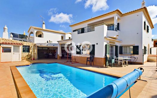 3+1 Bedroom Single-Family House near Porto de Mós