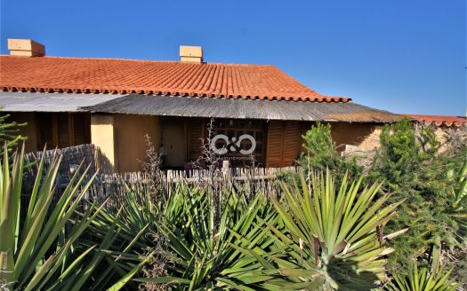 RARE BEACH HOUSE IN CARRAPATEIRA