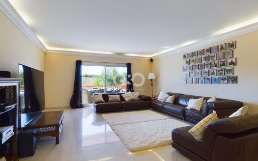 Excellent 5 bedroom villa situated in a unique residential position