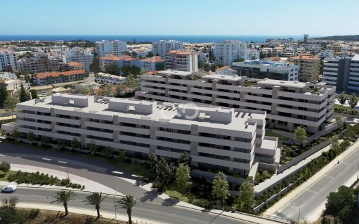 Apartamento de 3 quartos num condomínio luxo com piscina.