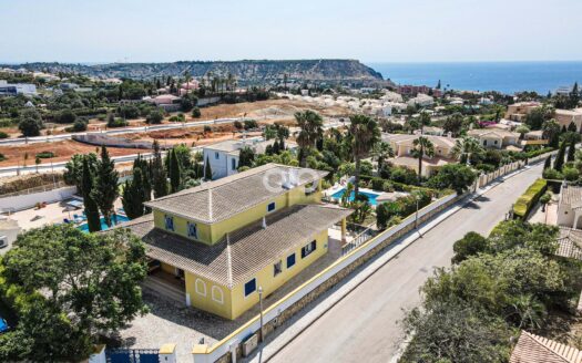 Well appointed villa with stunning  views over Luz.