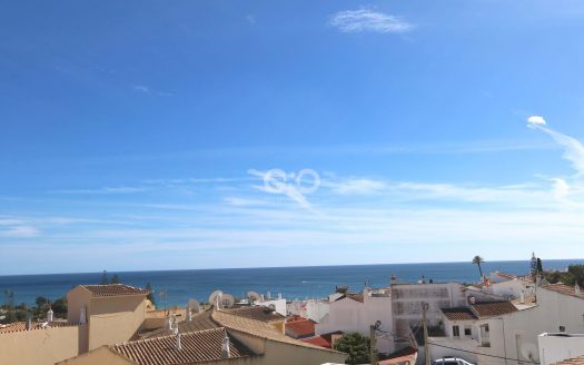 Moradia em banda com garagem e piscina – Centro da Praia da Luz