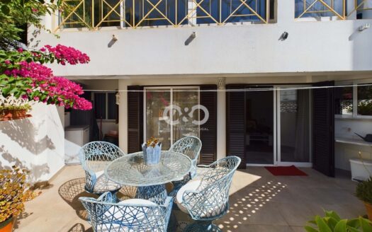 RENOVATED 2 BED APARTMENT IN THE HEART OF PRAIA DA LUZ