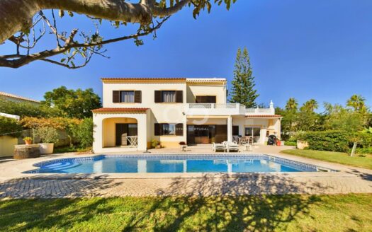 5 bedroom villa 500m from the beach