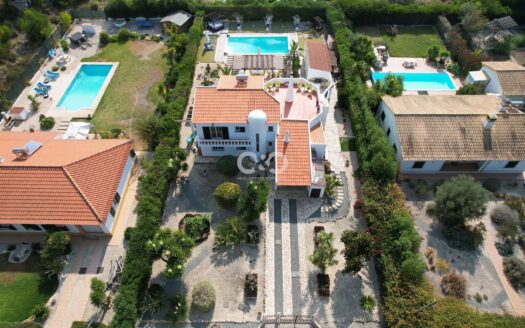 BEAUTIFUL 4 BEDROOM VILLA WITH POOL IN VALE DA TELHA