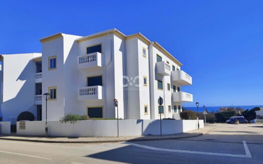 2 BEDROOM APARTMENT WITH SEA VIEW AND PRIVATE PARKING SPACE