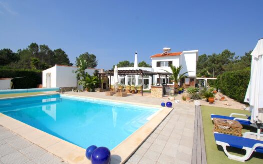 BEAUTIFUL 4 BEDROOM VILLA WITH POOL IN VALE DA TELHA