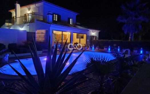 *SOLD SUBJECT TO CONTRACT* Incredible 5 Bedroom Villa with Pool, Vale da Telha