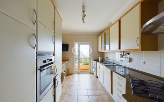 Exceptional apartment in a private condominium / stunning views / close proximity to all the Amenities