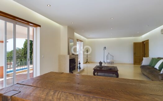 Four bedroom vila with pool and cottage in Funchal ridge.