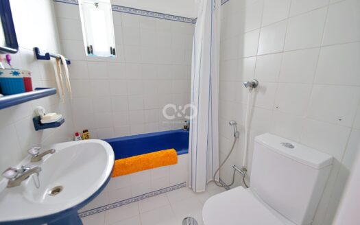 Propriedade excepcionalmente única com vista para o mar e anexo contemporâneo de 130m2