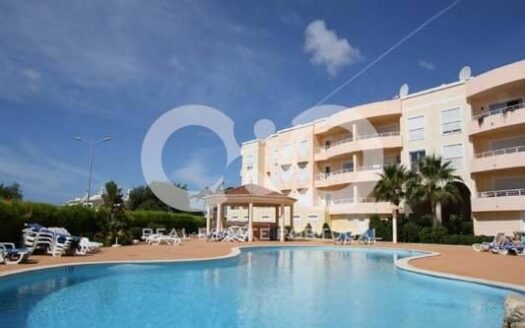 Exceptional apartment in a private condominium / stunning views / close proximity to all the Amenities